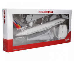 1:200 Boeing 777-3F6ER, Philippine Airlines, 2000s Colors (Snap-Fit)