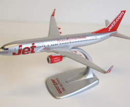 1:200 Boeing 737-85P(WL), Jet2, 2000s Colors (Snap-Fit)