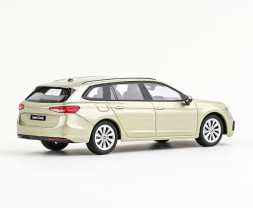 1:43 Škoda Superb IV Combi (2023) – Yellow Ice Tea Metallic