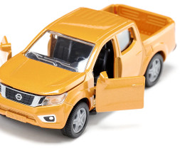 1:50 Nissan Navara