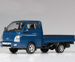 1:24 Hyundai Porter II Cargo Truck (MCP)