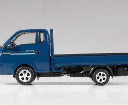 1:24 Hyundai Porter II Cargo Truck (MCP)