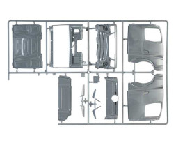 1:24 Mercedes-Benz Actros MP4 Space Grand Prix Edition