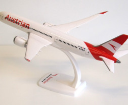 1:200 Boeing B787-9 Austrian Airlines ″2004s″ Colors, Named ″Schönbrunn Palace″ (Snap-Fit)