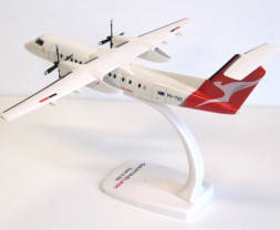 1:100 DHC-8-315Q Dash 8 QantasLink ″2010s″ Colors, Named ″Bundaberg″ (Snap-Fit)